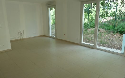 69008 LYON PETITE GUILLE  TRAM T6 APPARTEMENT T3 REZ DE JARDIN + GARAGE